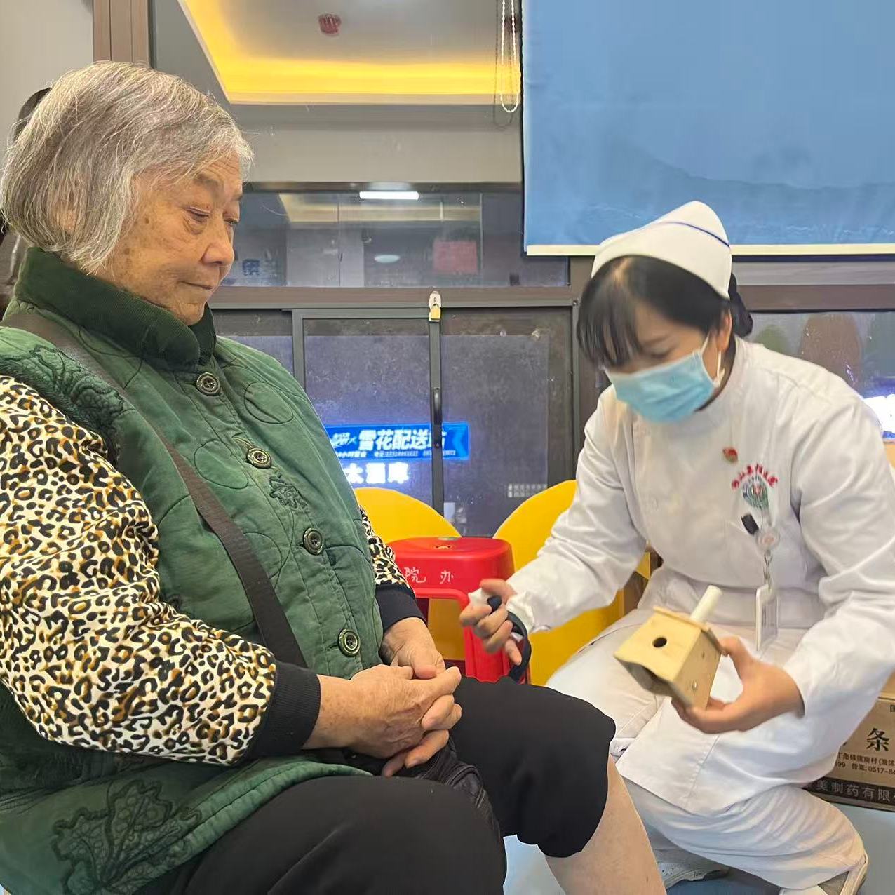 為切實解決群眾日常就醫(yī)問診需求，10月21日至22日，貴州省獨山縣中醫(yī)醫(yī)院組織中醫(yī)護理門診專家......