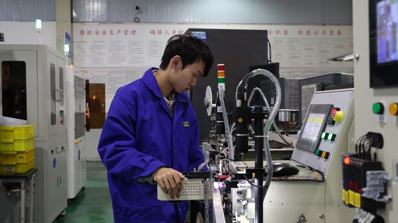 生產(chǎn)車間里生產(chǎn)正旺。