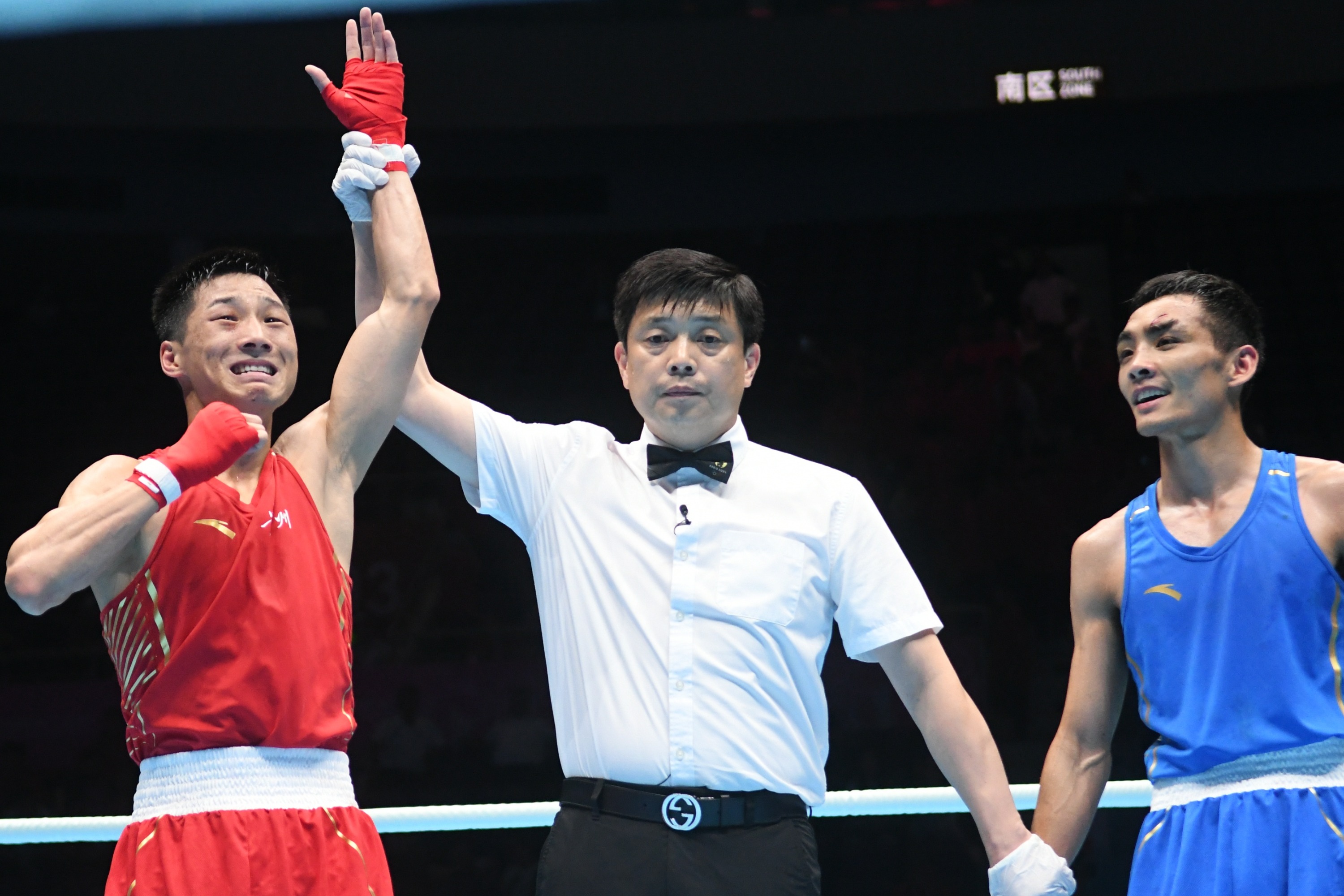 貴州健兒張家茂戰勝內蒙古選手馬新明奪得冠軍。