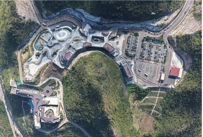 4 圖為六安高速花江峽谷大橋配套的云渡服務區.jpg