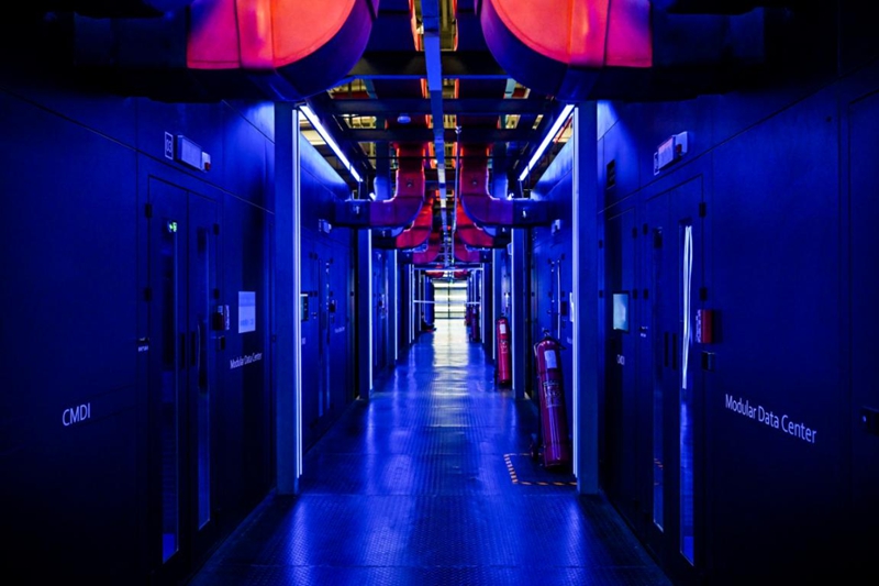 14 圖為中國移動貴陽數據中心倉儲數據機房.jpg