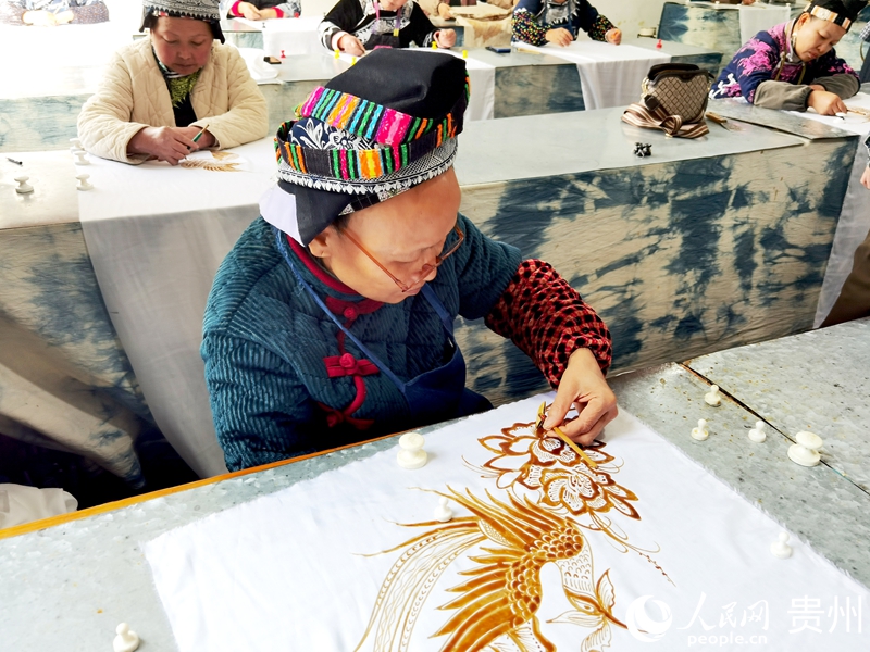 工作中的楊而朗。人民網記者 王秀芳攝