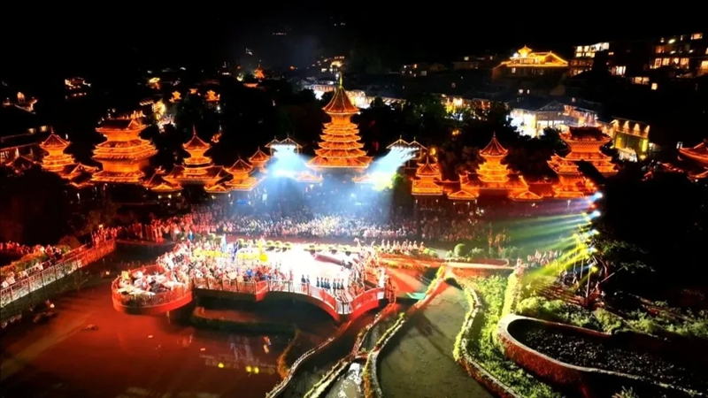 4月20日晚,2025“村歌——讓世界聽見”系列活動開幕式暨“四季村歌”示范展示活動在黎平縣肇興侗寨舉行。劉漢欽 攝.jpg