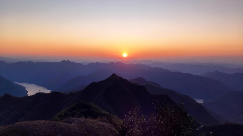 大亭風(fēng)力發(fā)電一景。