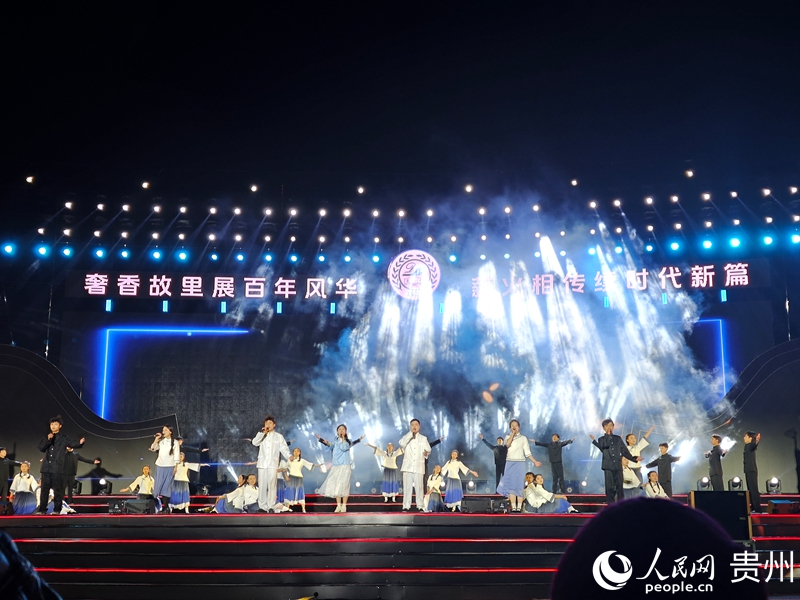 1、文藝晚會表演。人民網 黃小桃攝