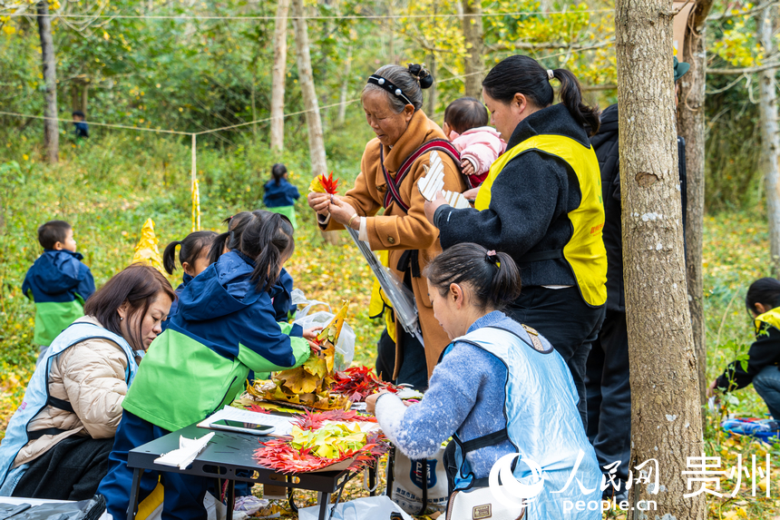 世界古銀杏之鄉(xiāng)迎來(lái)游學(xué)熱。人民網(wǎng) 陽(yáng)茜攝