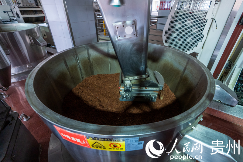 科技賦能國臺(tái)智慧釀造。人民網(wǎng)記者 涂敏攝