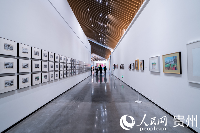 衡昌燒坊酒莊藝術(shù)中心，酒莊已然變身一座可感可賞的流動(dòng)美術(shù)館。人民網(wǎng)記者 涂敏攝