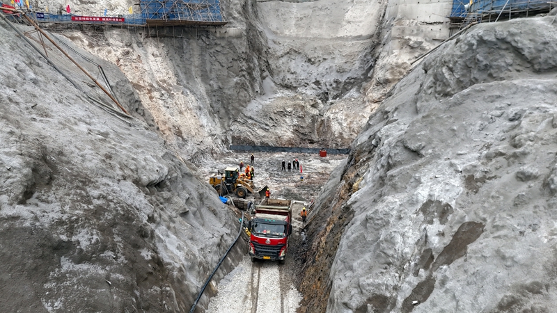 甕安縣塘坎上水庫大壩壩基混凝土開倉澆筑。盧錫江攝