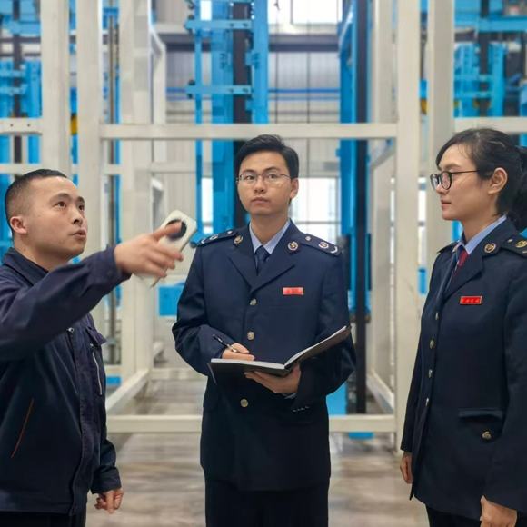 今年前10月，貴州聚焦制造業(yè)高質量發(fā)展，累計落實支持制造業(yè)發(fā)展主要政策減稅降費及退稅82億元，為產業(yè)轉型升級注入強勁稅務動力。