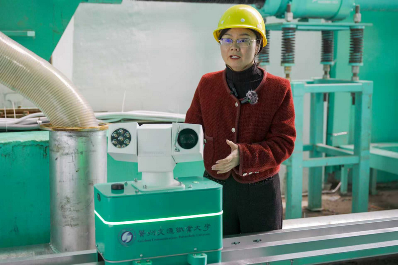 智能巡檢機器人正在工作。貴州交通職業大學供圖