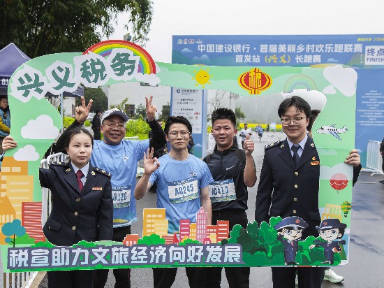 “歡樂跑”邂逅“稅務藍” 稅費政策精準直達。