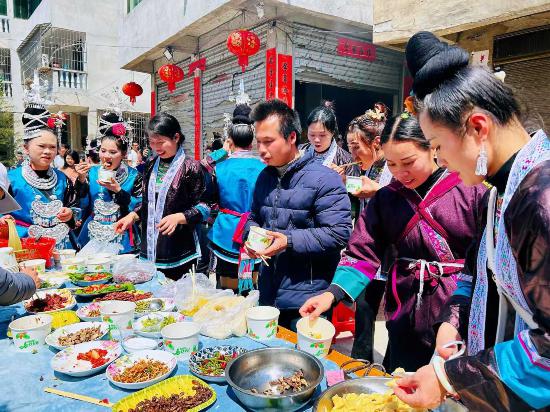 龍額鎮以“油茶”為墨 描繪鄉村“幸福色”。
