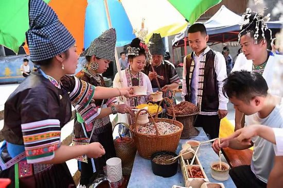 龍額鎮以“油茶”為墨 描繪鄉村“幸福色”。
